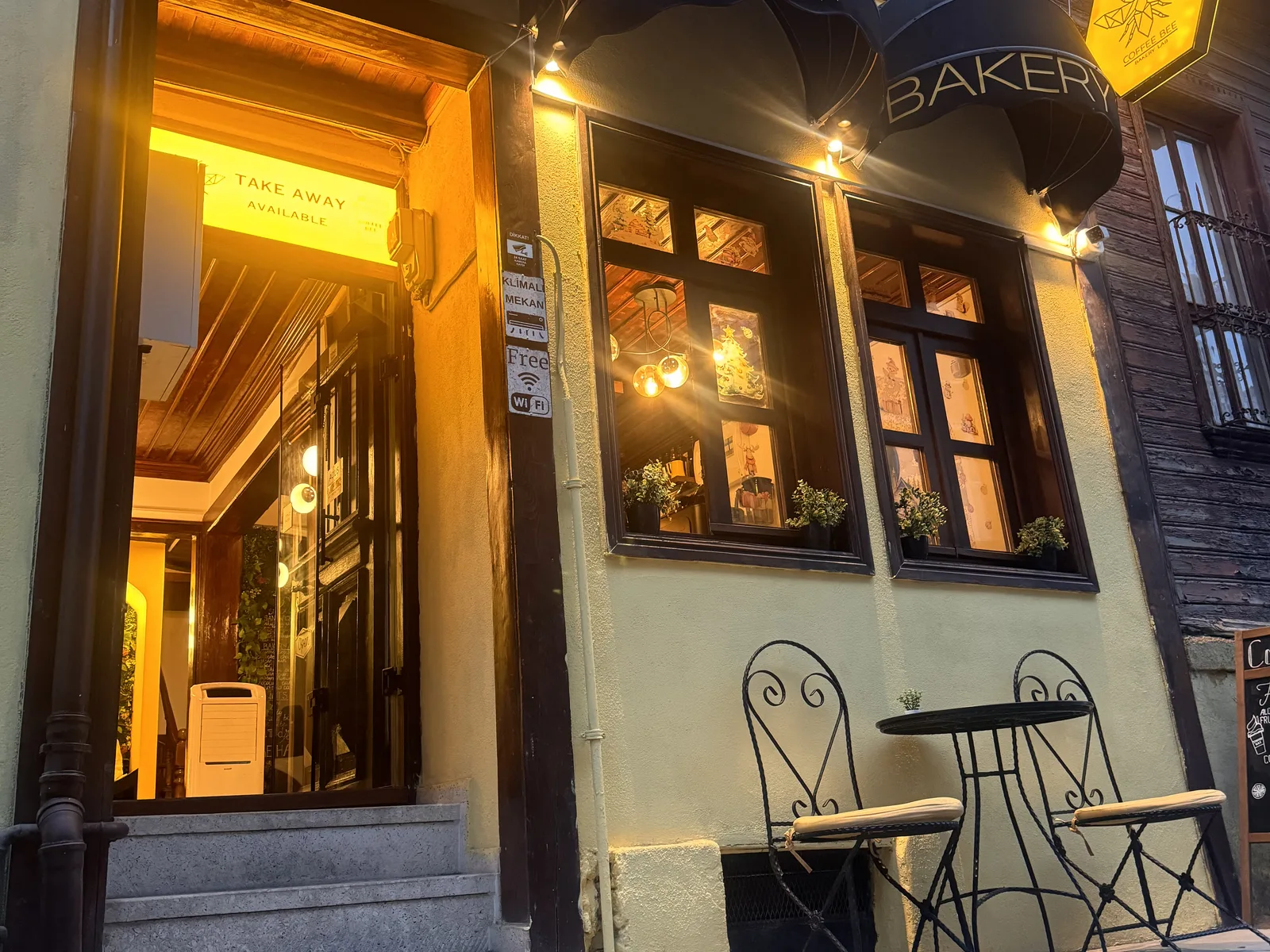 Coffee Bee Bakery Lab — Kafeler — Merkez / Edirne — Fotoğraf 2