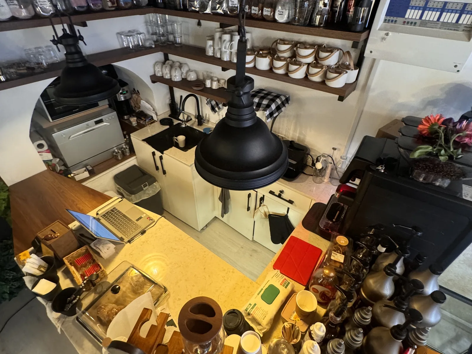 Coffee Bee Bakery Lab — Kafeler — Merkez / Edirne — Fotoğraf 3